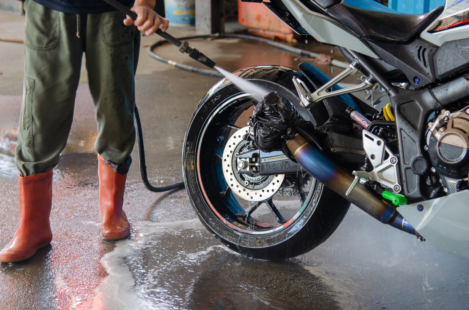 7-Kiat-Sukse-Memulai-Usaha-Cuci-Motor-untuk-Pemula