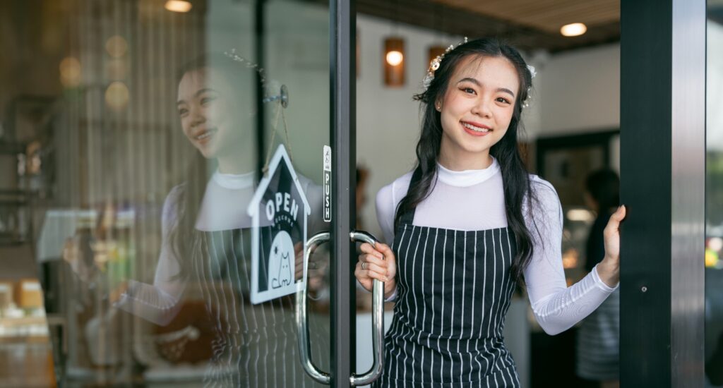 usaha yang bergerak di bidang makanan disebut